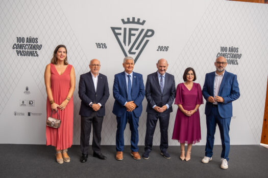 La ciudad recibe la Medalla de Oro del Centenario de la Real Federación de Fútbol de Las Palmas